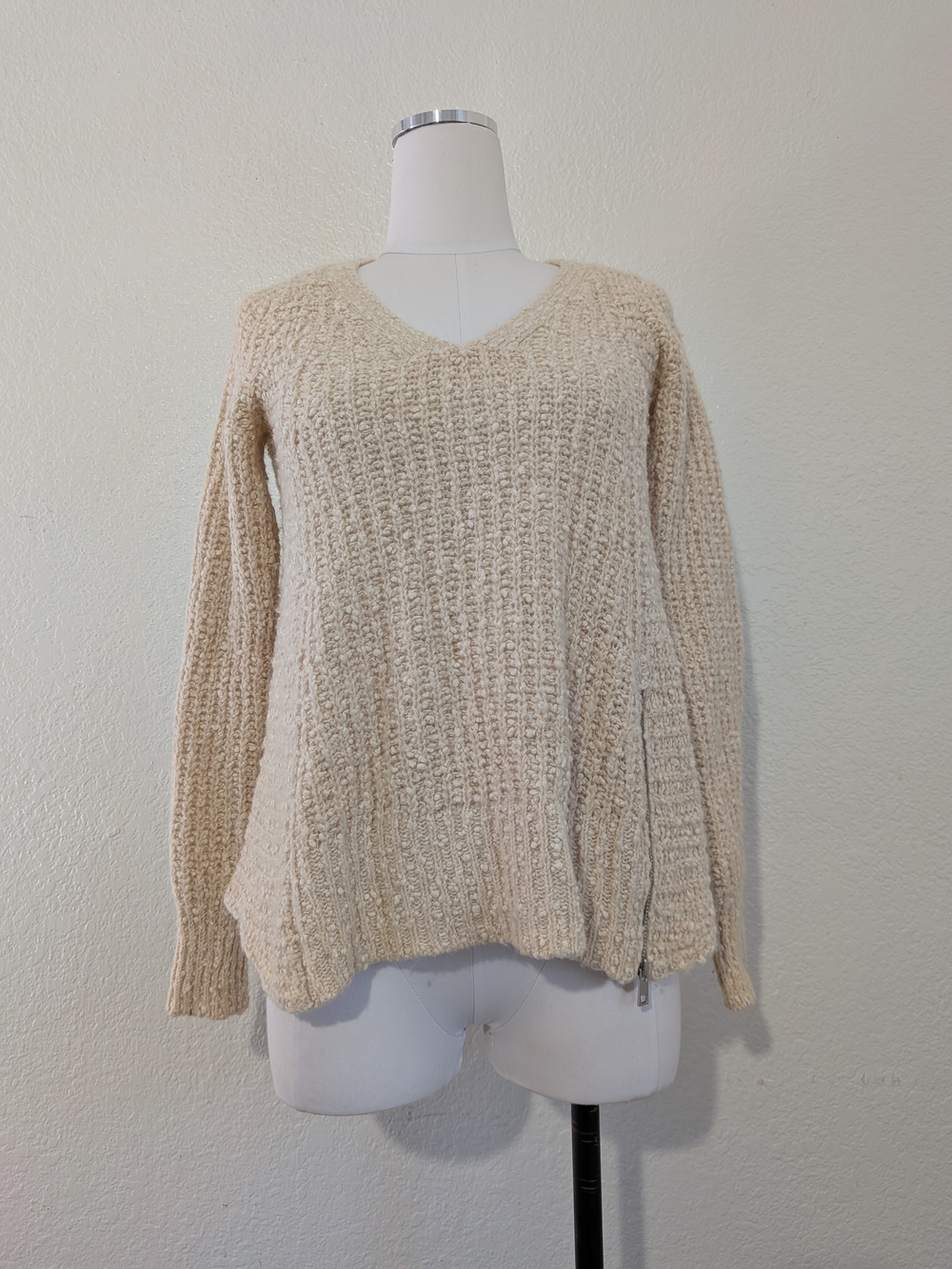 Moth By Anthropologie Cream V-Neck Chunky Knit Sweater X-Small